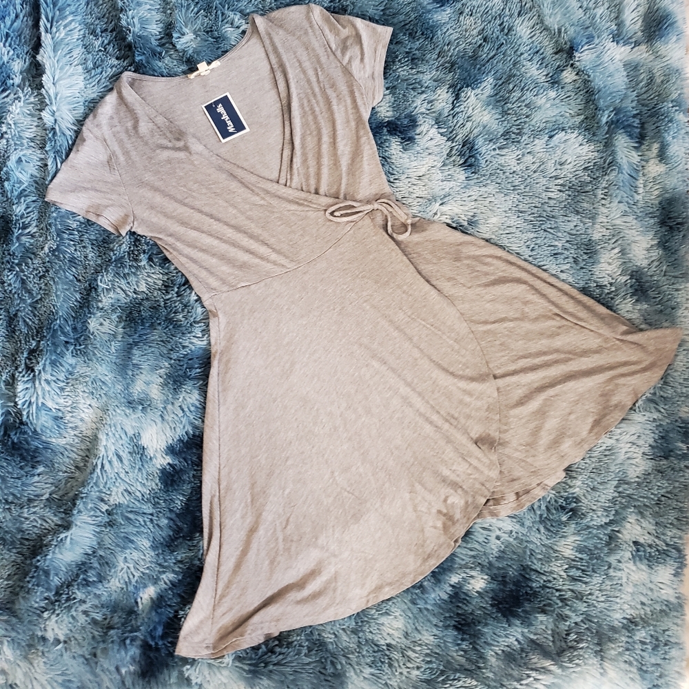 ROLLER COASTER~ GRAY SHORT SLEEVE V-NECK WRAP DRESS!